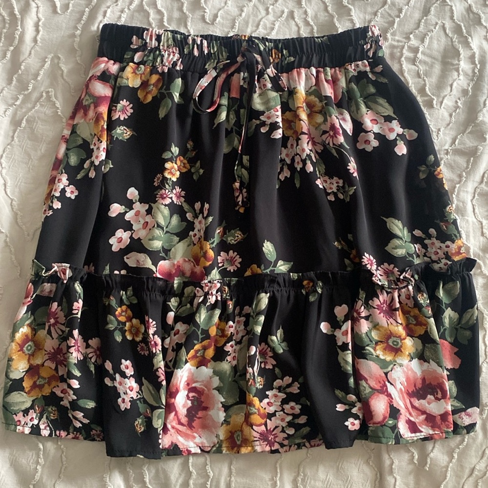 Black Floral Elastic Waist Mini Skirt - Small